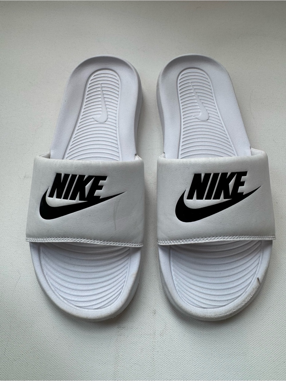 Nike Victori One Slides White Black Men’s Size 7 Comfort Sandals CN9675-100